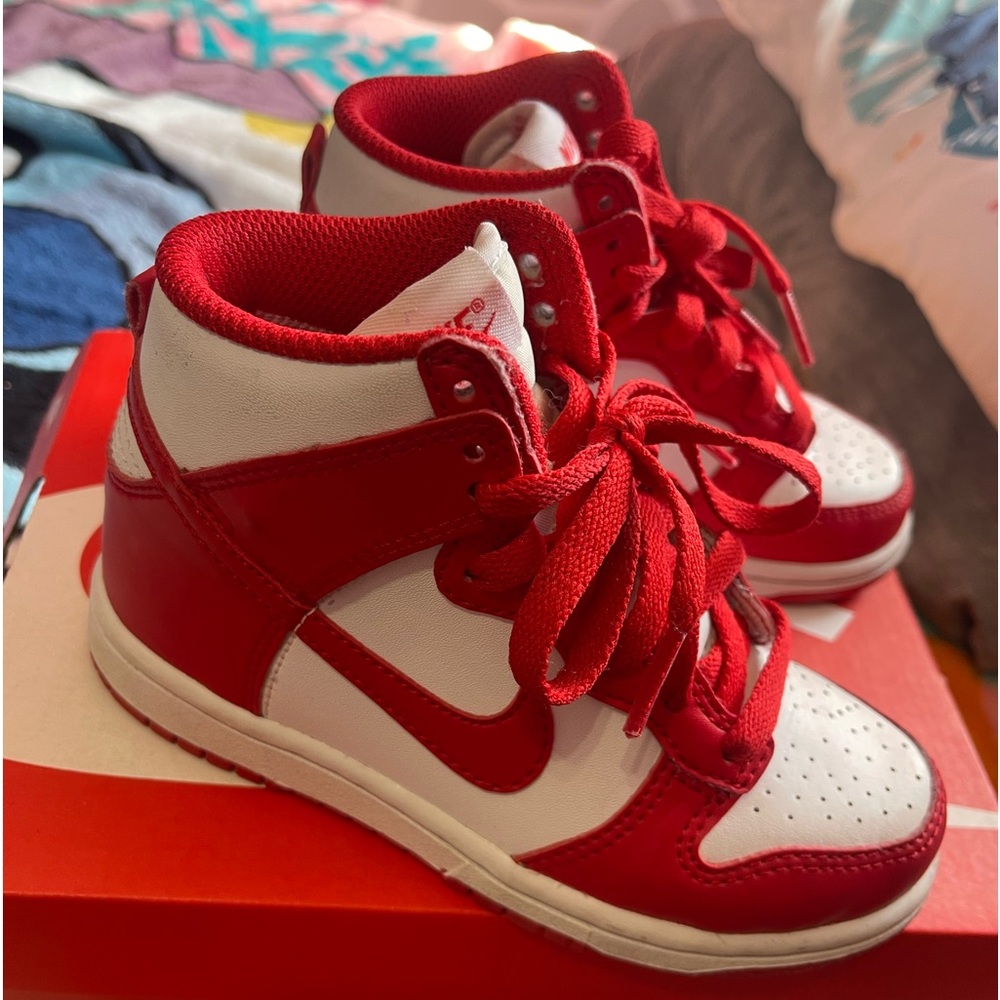 Toddler Nike dunk high red and white size 11c